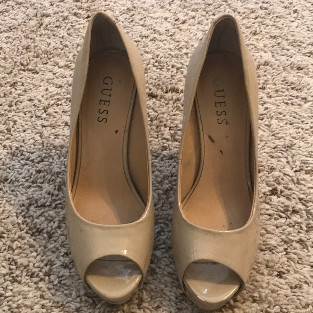 Peep toe pumps